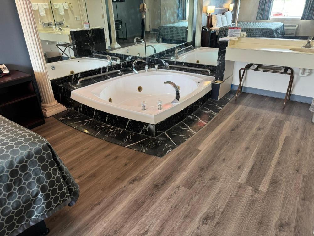 Deluxe Suite with Spa Bath